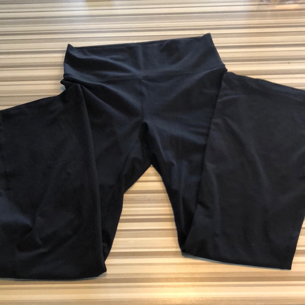 ✨2/$75 ✨ Fabletics flare yoga pants